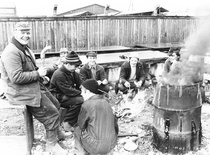 Korvgrillning på Wärtsiläs lagerområde